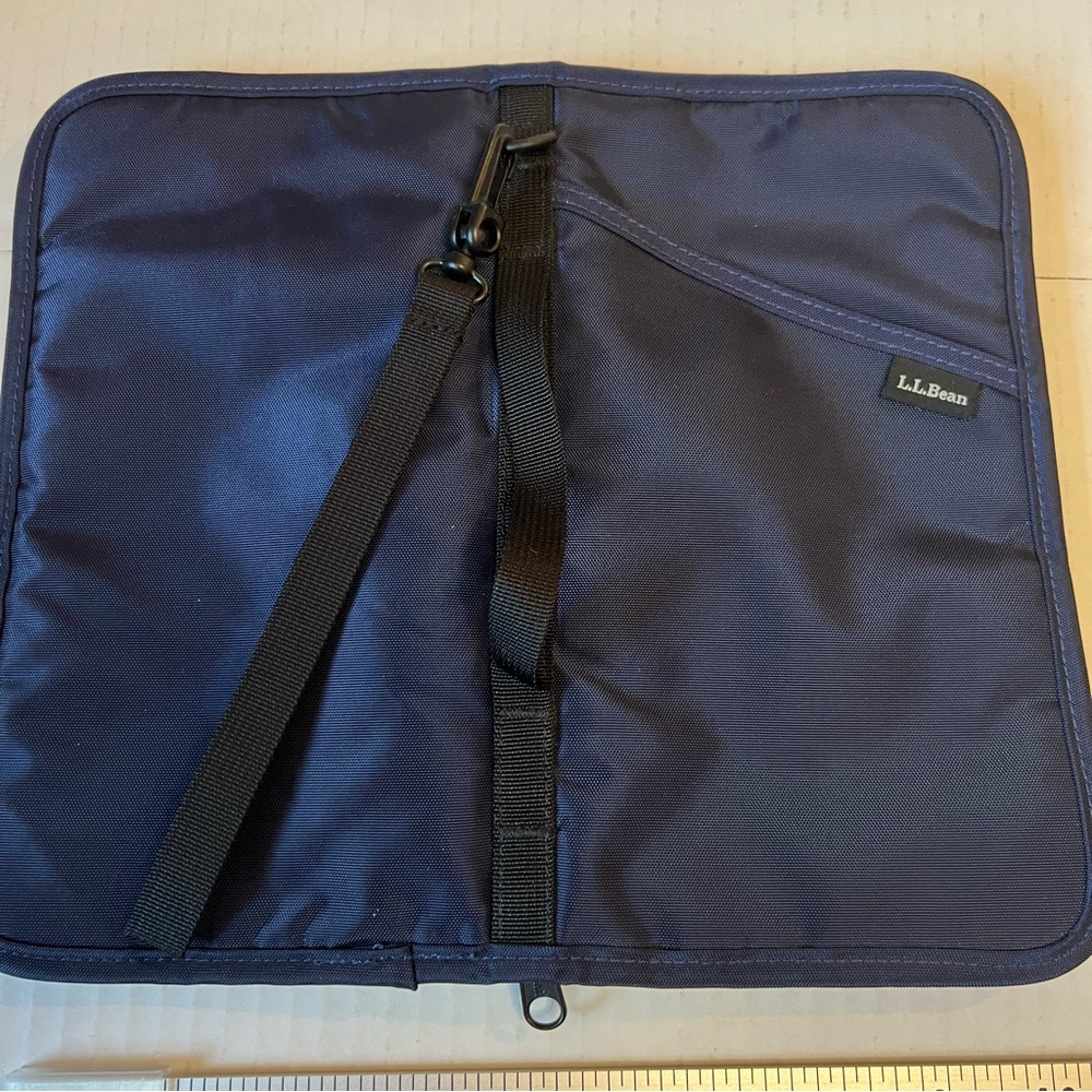 LL Bean Navy Zip Around Wallet Travel Organizer Card Pouch Pockets